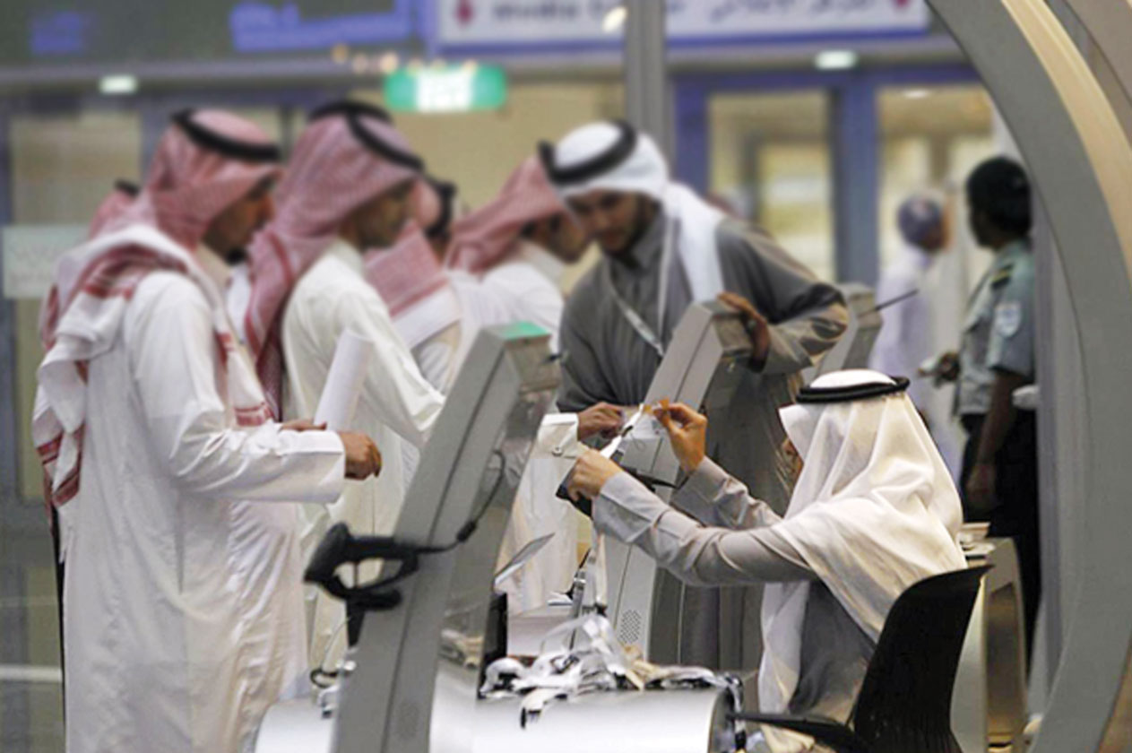 أصدر وزير الموارد البشرية والتنمية الاجتماعية أحمد الراجحي تعديلات على تنظيم العمل المرن في السعودية. المصدر: