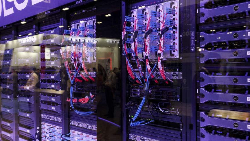 نموذج لأحد خوادم الذكاء الاصطناعي.. صندوق 